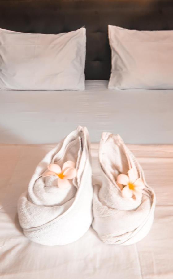 Tangkoko Lodge Bitung Ngoại thất bức ảnh